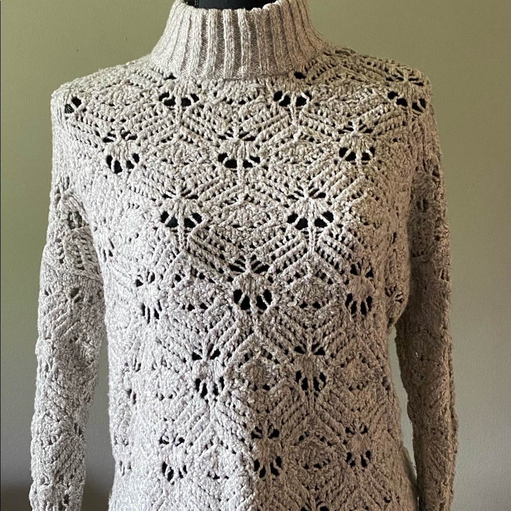 Gray turtle neck knit sweater, size small